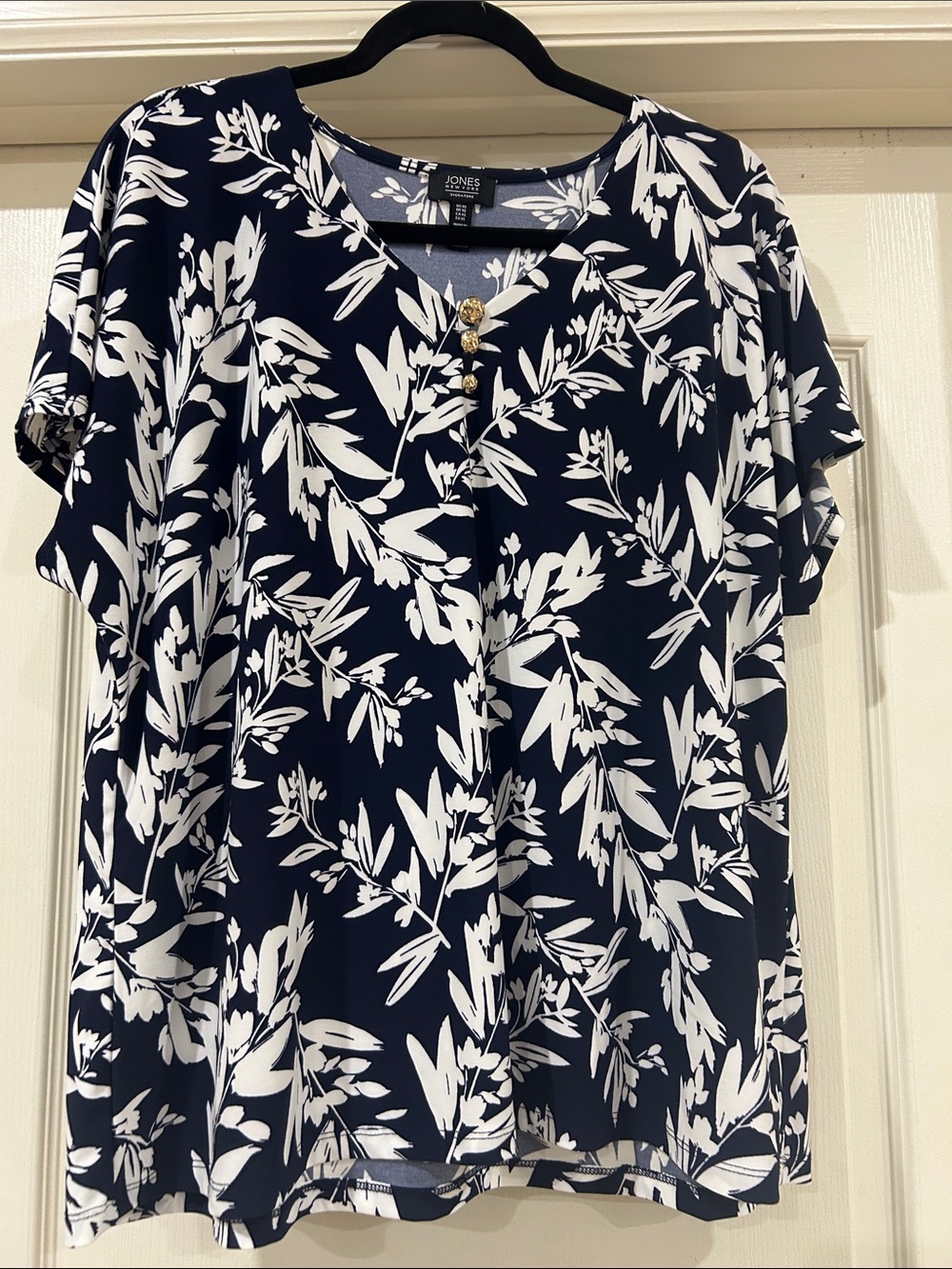 Jones New York Navy and White Botanical Short Sleeve Top
